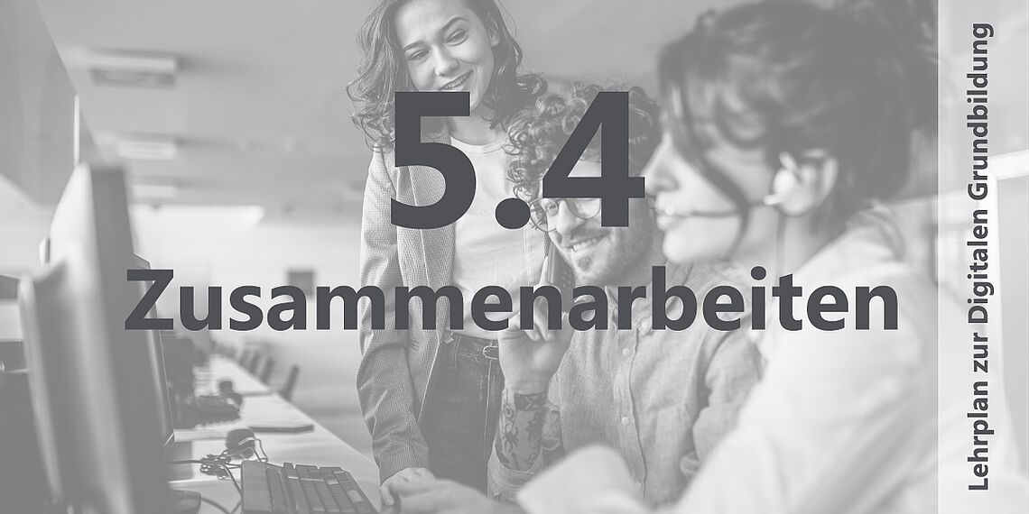 Zusammenarbeiten Mitarbeiterbesprechung vor Computer
