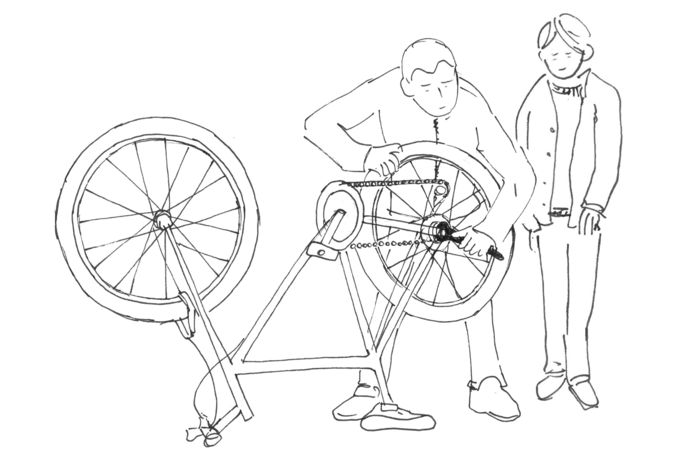 zwei Personen reparieren Fahrrad